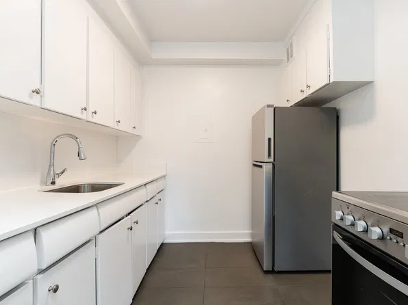 240 Oriole Pkwy #50057A-206, Toronto, ON M5P 2H1