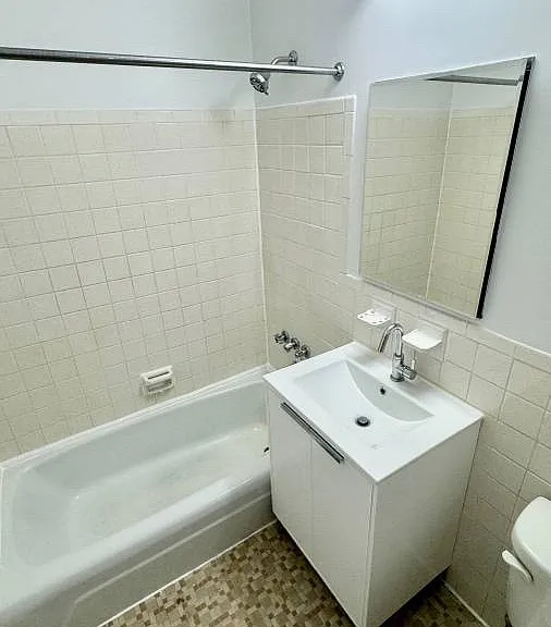 Wendell St — Photo 15