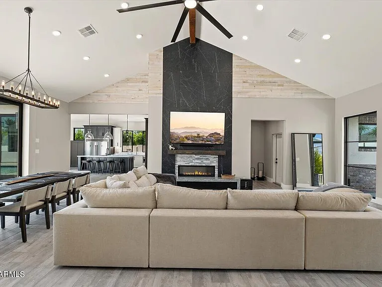 4137 E Earll Dr — Photo 11