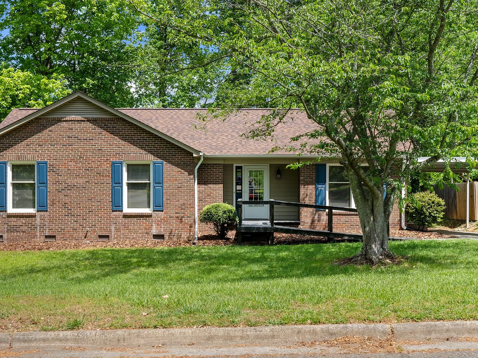 3 bed, 1372 sqft, $1,850 — Photo 1