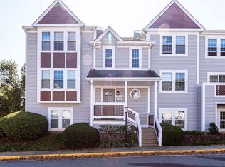 12928 Grays Pointe Rd, Fairfax, VA 22033