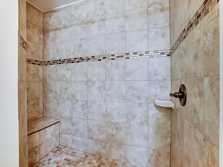 513 Thornton St — Photo 9