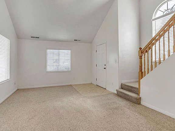 4th image of 349 Strawberry Pl