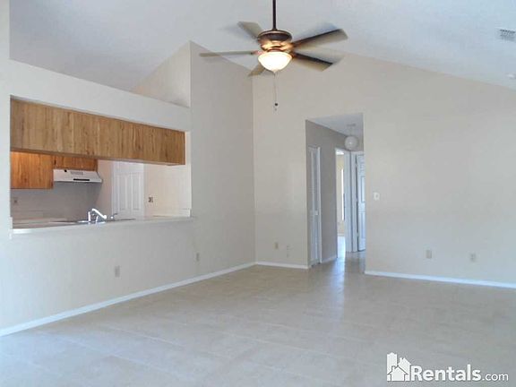 3rd image of 527 Sheridan Dr