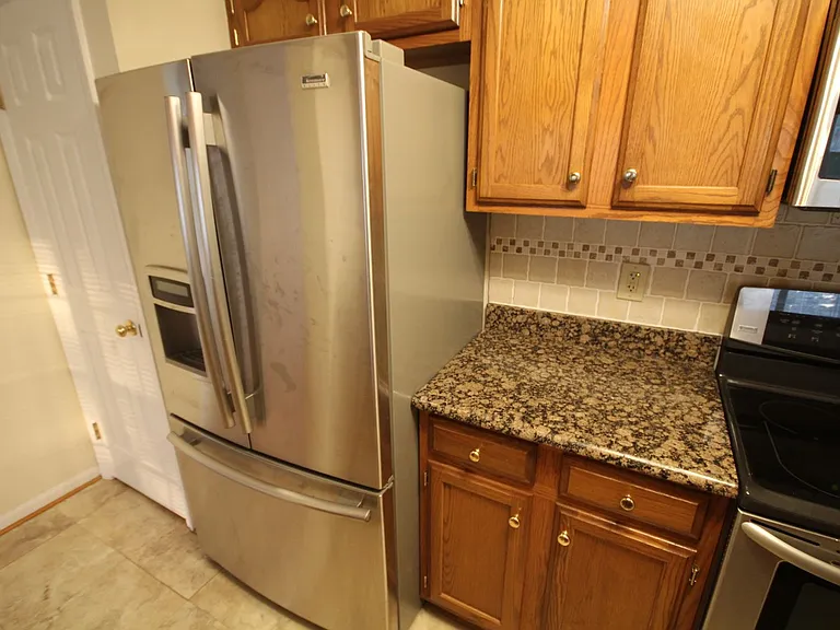 1002 Jessicas Ct #J — Photo 12