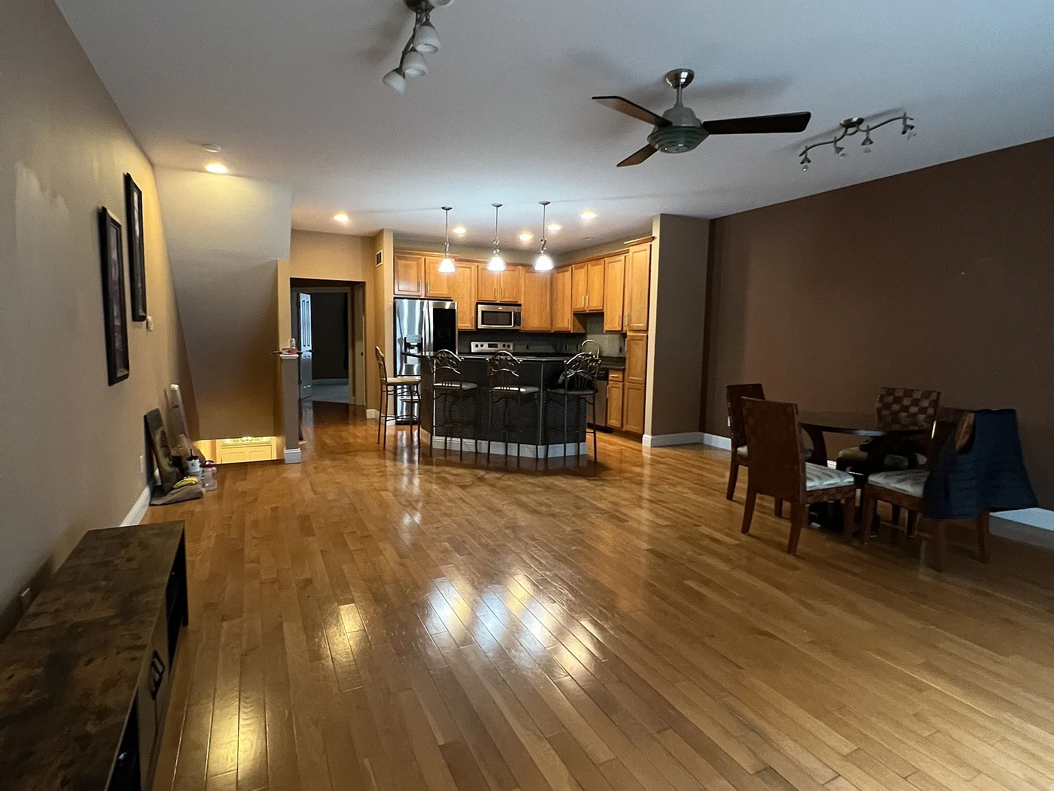 4 bed, 3.5 bath, 2820 sqft, $3,400 — Photo 4