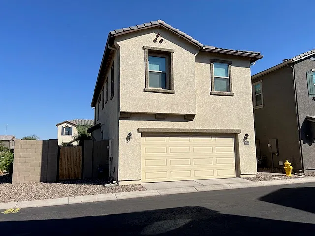 3 bed, 2.5 bath, 1605 sqft, $2,300 — Photo 4