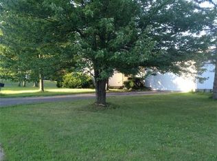 27 Chesterfield Dr, Amherst, MA 01002