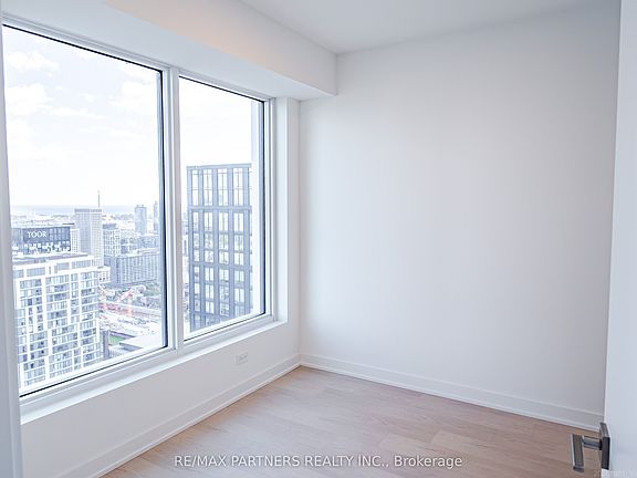 5th image of 252 Church St #4509