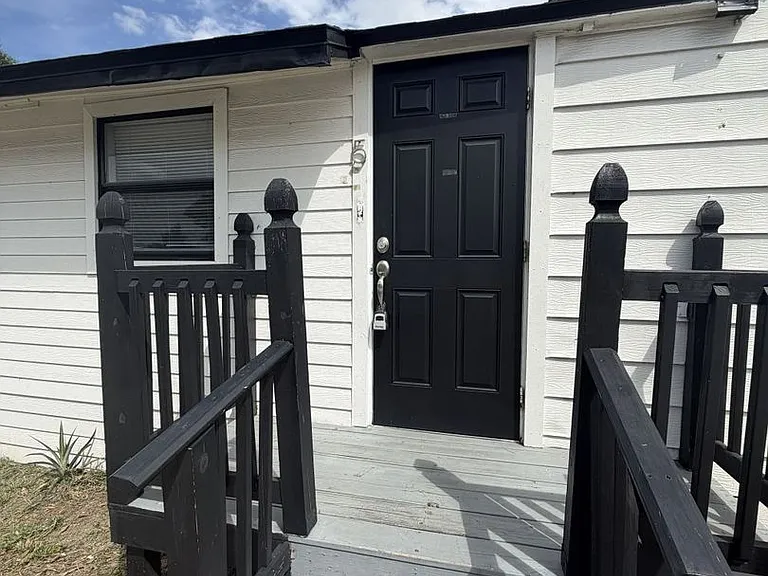 11-19 W Eagle Ave — Photo 1