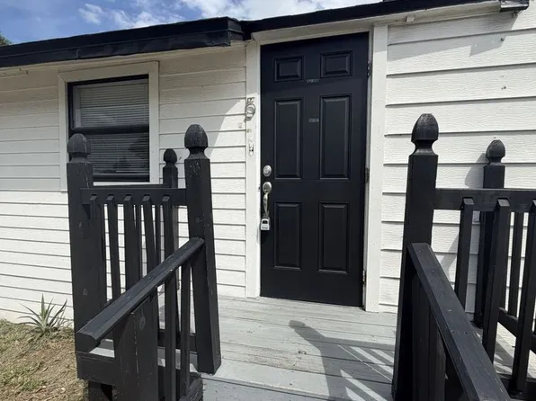 Charming 1-Bedroom Apartment in Peaceful Eagle Lake, 11-19 W Eagle Ave, Eagle Lake, FL 33839