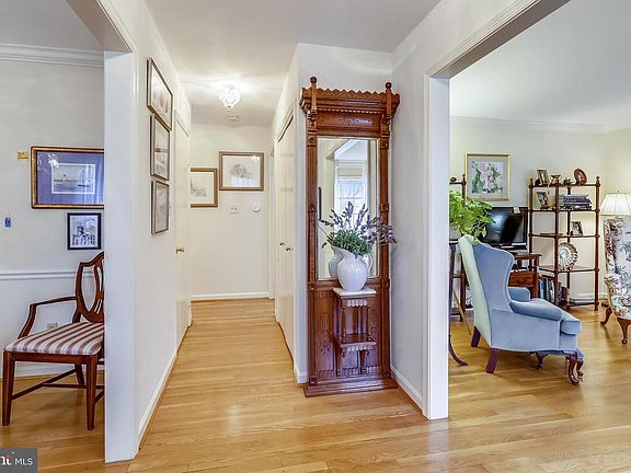 5th image of 52 Orchard Way N