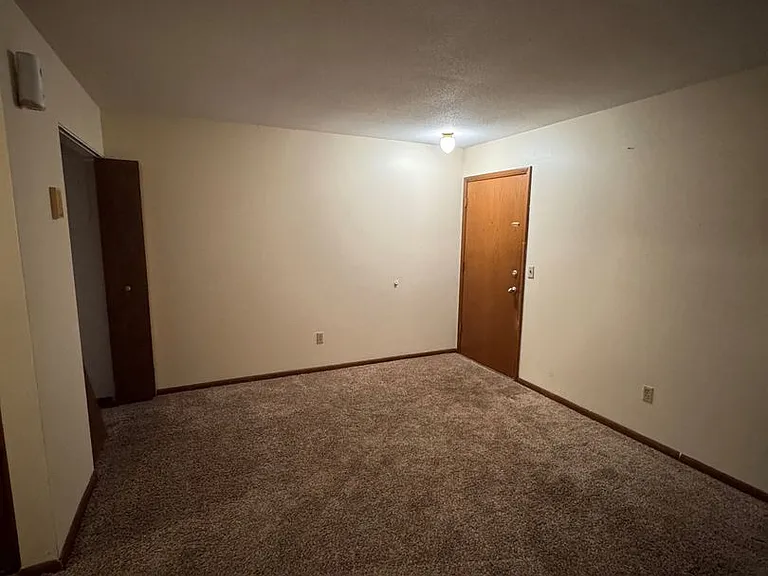 321 Harrison St S — Photo 9
