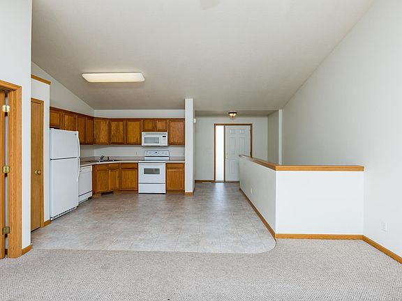 Spacious kitchen, all appliances included, pantry closet, vaulted ceilings, open floorplan.