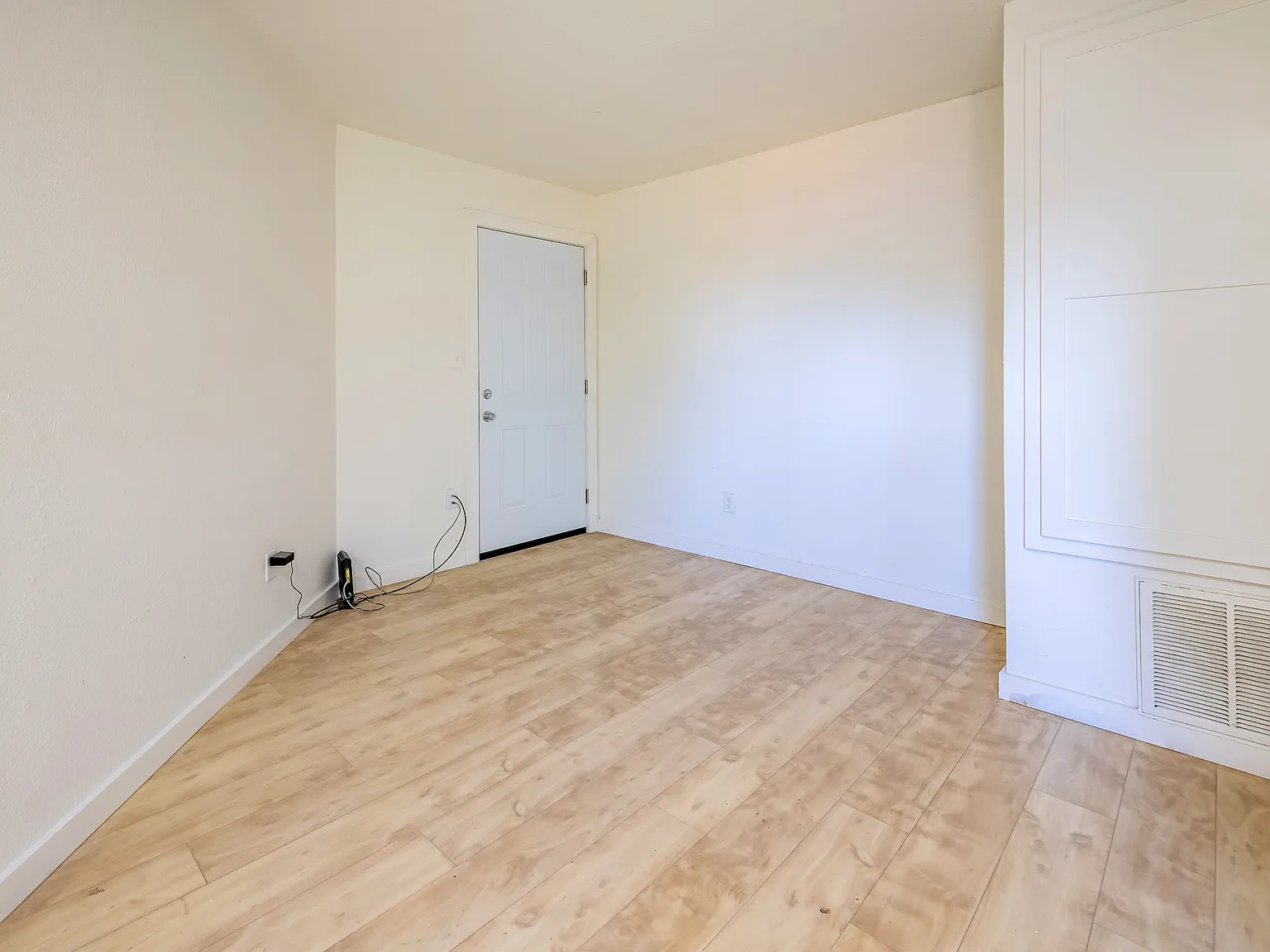 1015 East Hurd Street - 2 — Photo 4