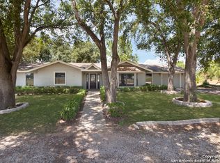 610 Blue Bonnet N, Floresville, TX 78114