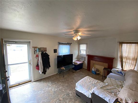 3rd image of 1116 SW Grand Blvd
