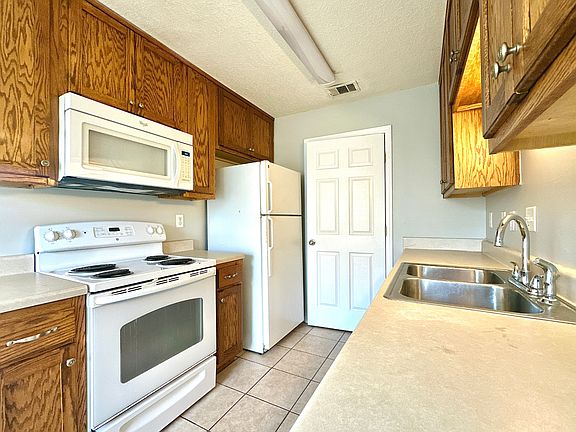 5th image of 1730 Forsyth Pl #B