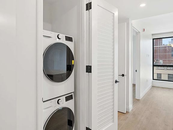 5th image of 205 E 110th St #1212