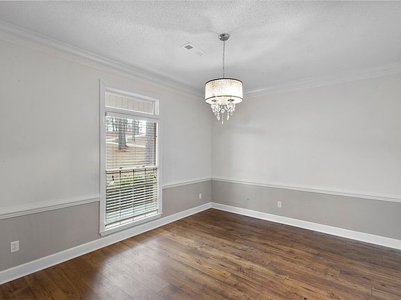 4th image of 561 Lakeview Rdg