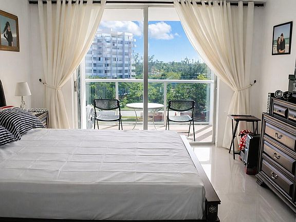 4th image of 1351 NE Miami Gardens Dr APT 511E