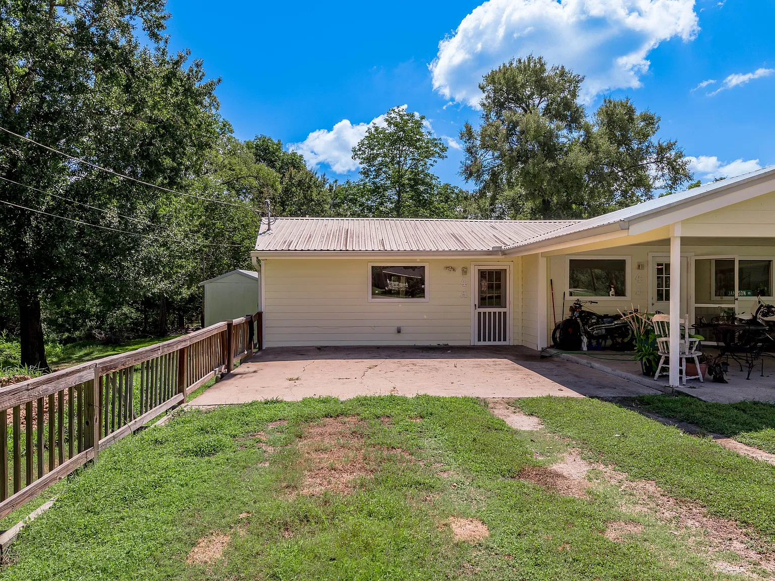 4 Rainbow Drive - A — Photo 2