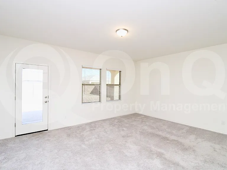 2450 E Alonso Dr — Photo 4