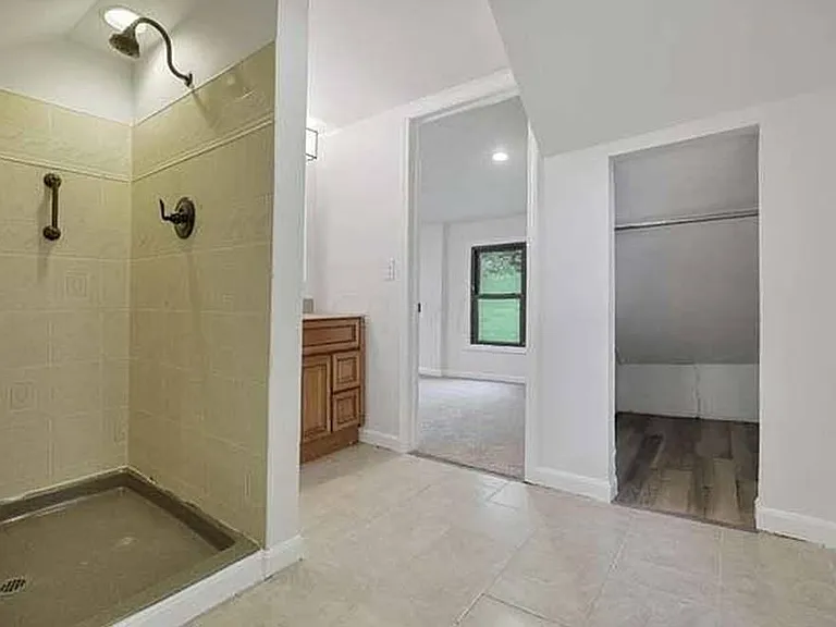 Upstairs bathroom & closet