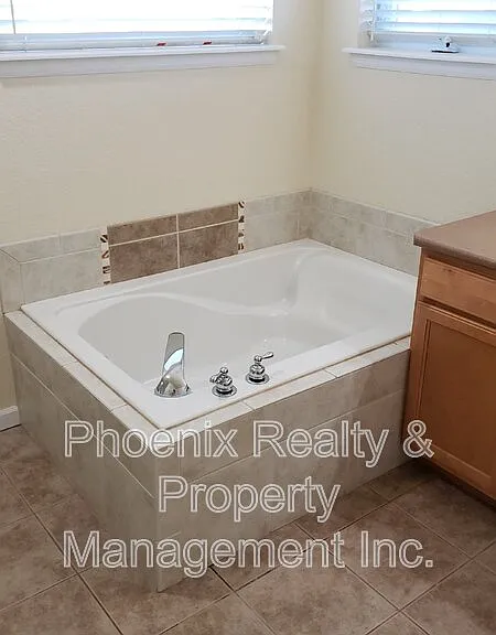 302 Saint Ida Cir — Photo 16