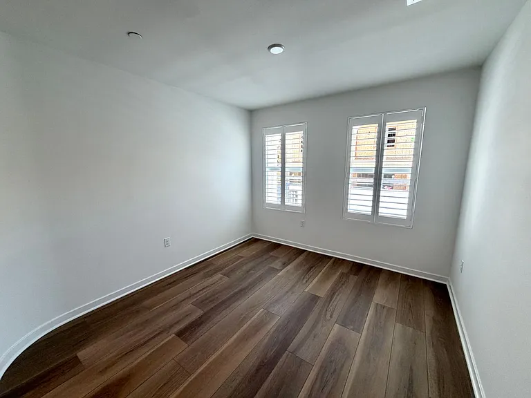 135 Evergreen Ln — Photo 37