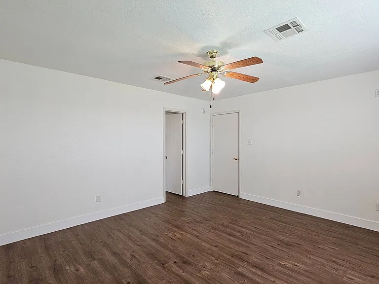 5106 Holster Dr — Photo 8
