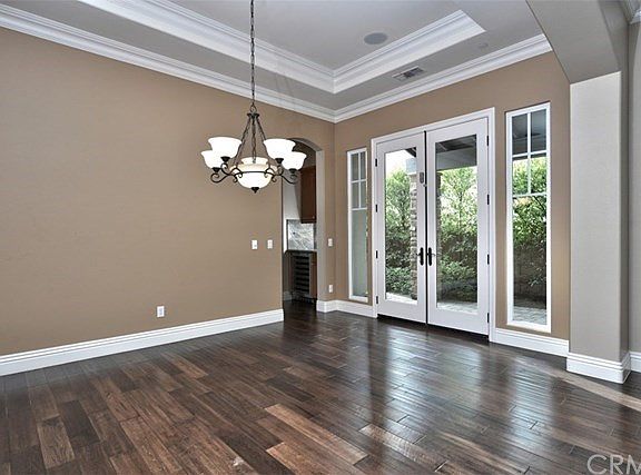 Formal dining room w/access to butler's pantry & side patio!