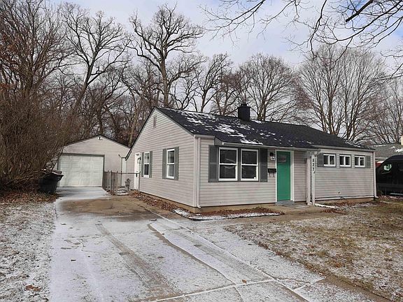 2nd image of 827 Woodcliff Dr