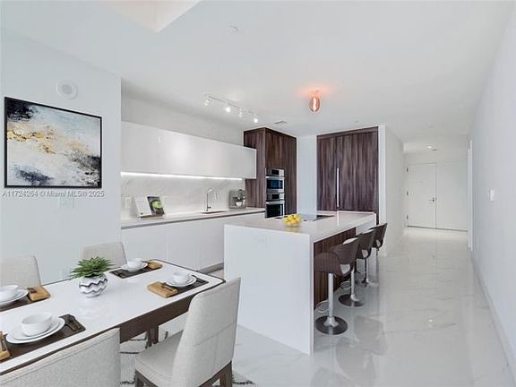 2nd image of 851 NE 1st Ave Unit 2801
