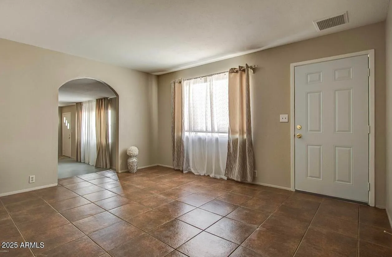 3 bed, 1488 sqft, $2,350 — Photo 2