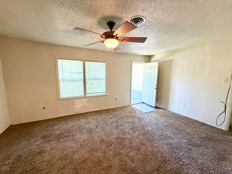 122 Meadowbrook St — Photo 4