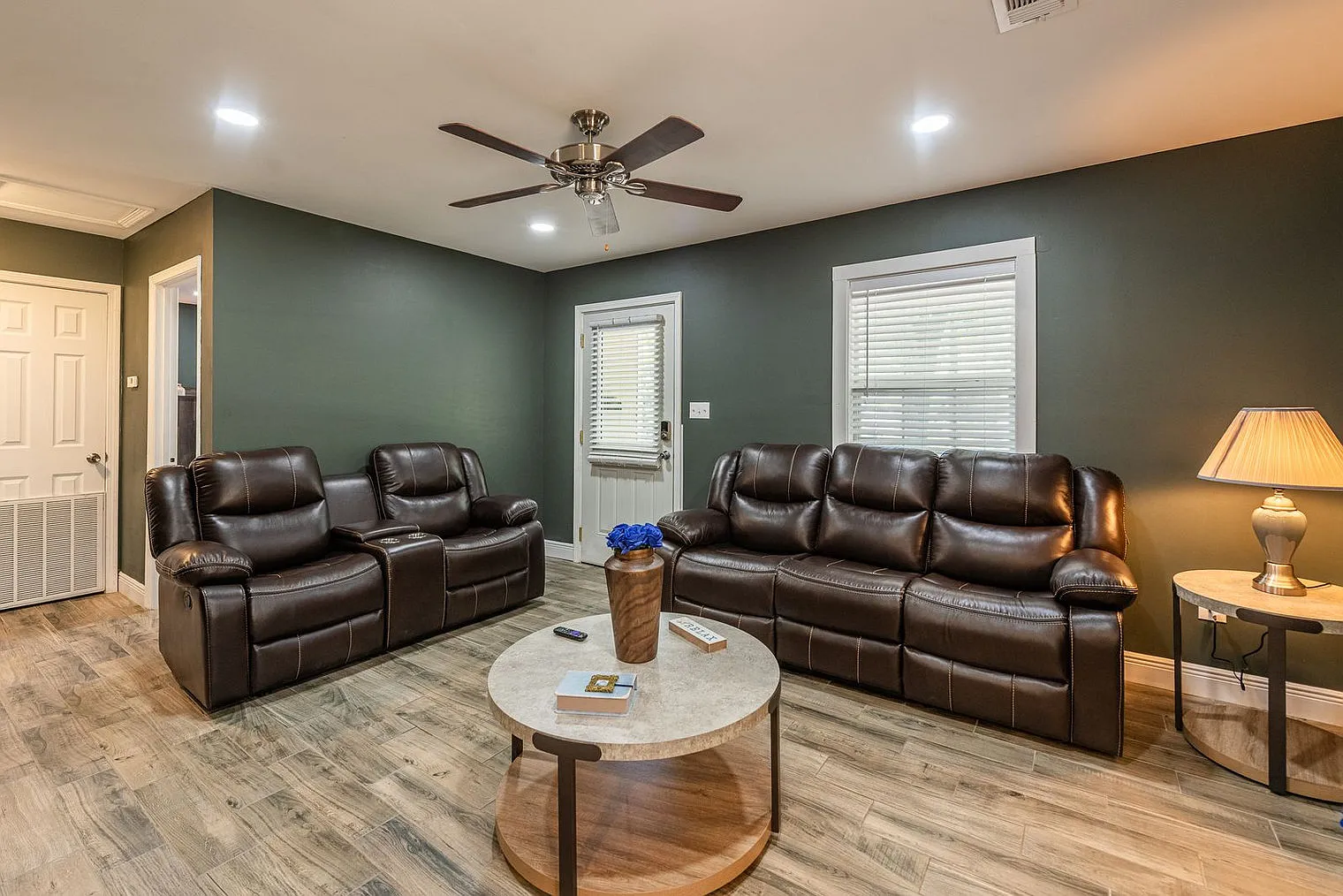 2 bed, 1.0 bath, 882 sqft, $2,247 — Photo 4