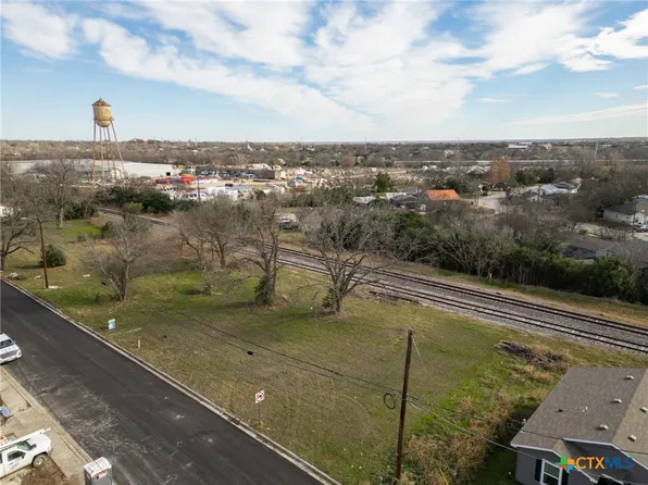 1215 S 12th St, Temple, TX 76504