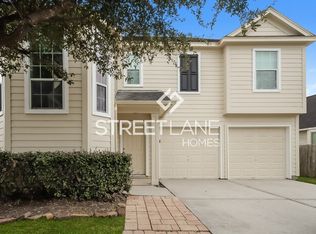 15822 Scenic Water Dr, Houston, TX 77044