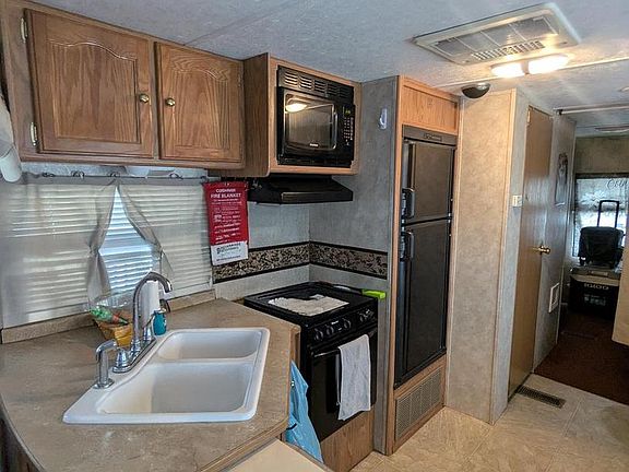 3rd image of 46 Chipmunk Cir