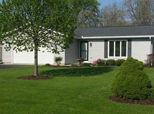 1132 S Hickory Ln, Elkhorn, WI 53121