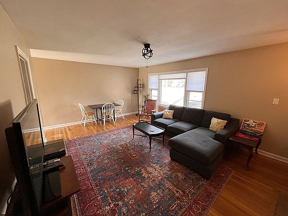 3rd image of 681 Mount Vernon Dr