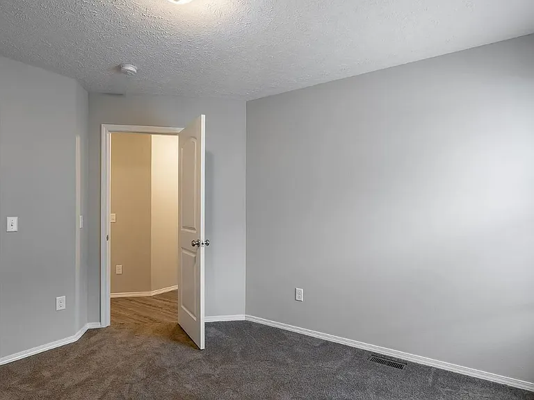 1315 S Normandy Ave — Photo 7
