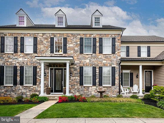3rd image of 36 Goldfinch Cir