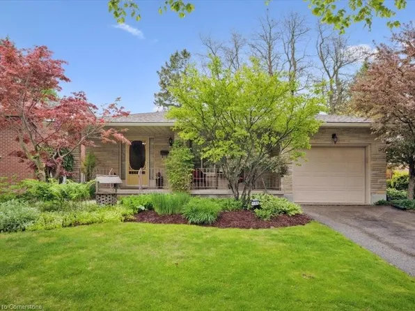 135 Georgian Pl, Kitchener, ON N2B 3P1