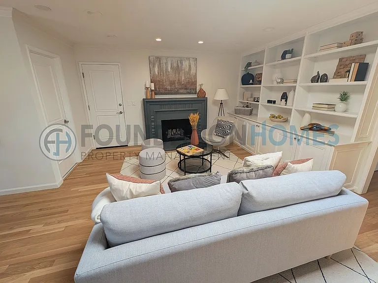 136 Peacock Dr — Photo 6