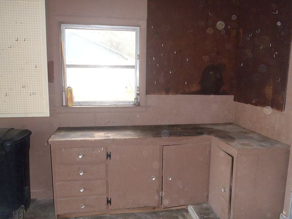 4th image of 316 Lakeside Ln
