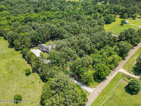 4th image of 161 Oakdale Rd