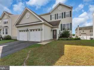 6 Tomahawk Dr, Burlington, NJ 08016