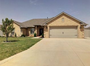 909 Stephanie Ln, Altus, OK 73521